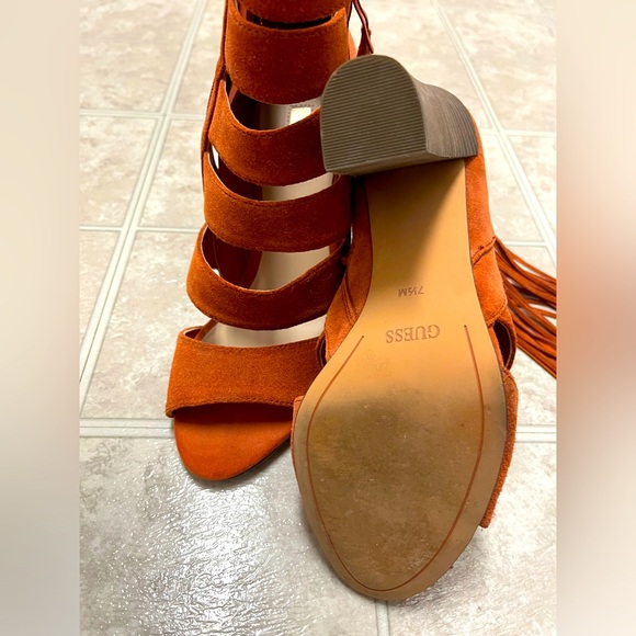 GUESS Like NEW Orange Suede stacked block heel sandals. Size 7.5 - Picture 3 of 3